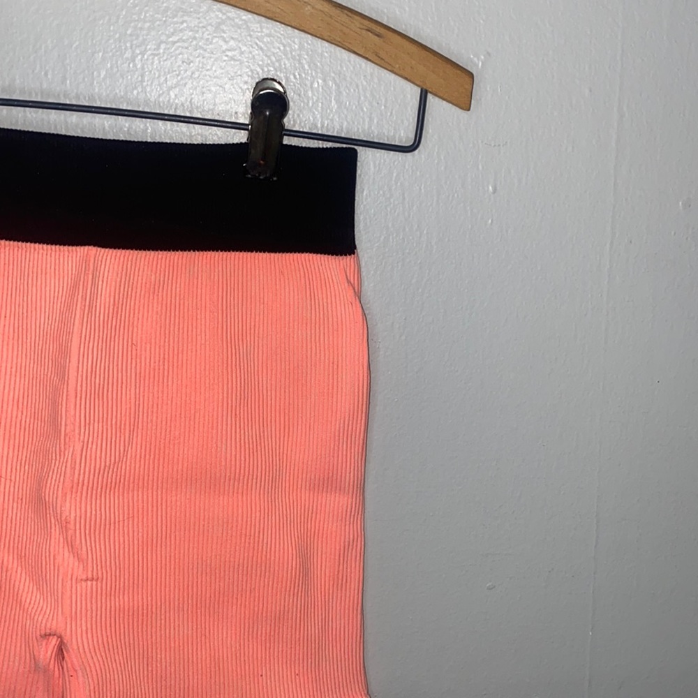 🌵Neon Pink Ribbed Biker shorts!